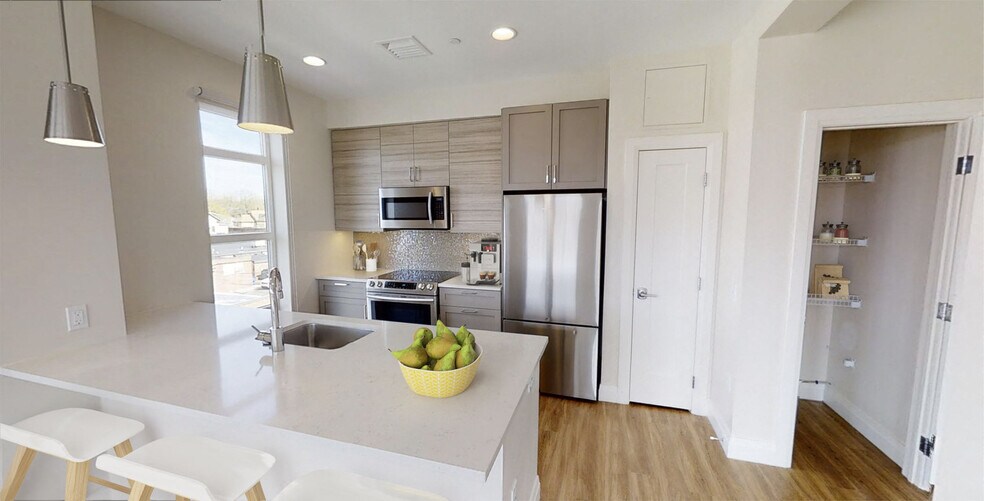 Building Photo - 28 Austin St