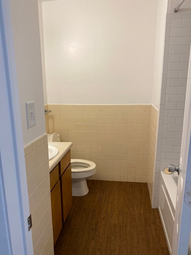 Building Photo - 510 E 28th St