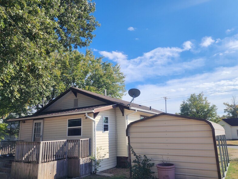 Back - 811 W Main St