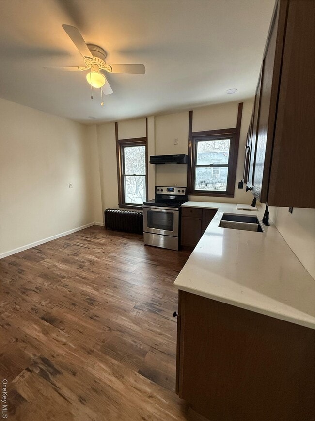 Building Photo - 173 Mansion St