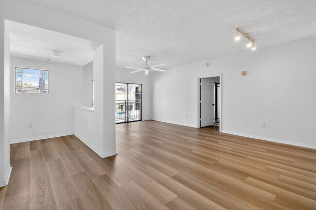 Building Photo - 2804 Sarento Pl