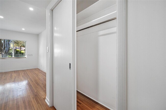 Building Photo - 1235 Algardi Ave