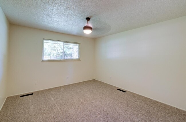 Building Photo - 2553 W Scott Ave