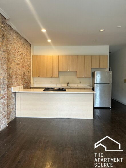 Building Photo - 2833 W Medill Ave