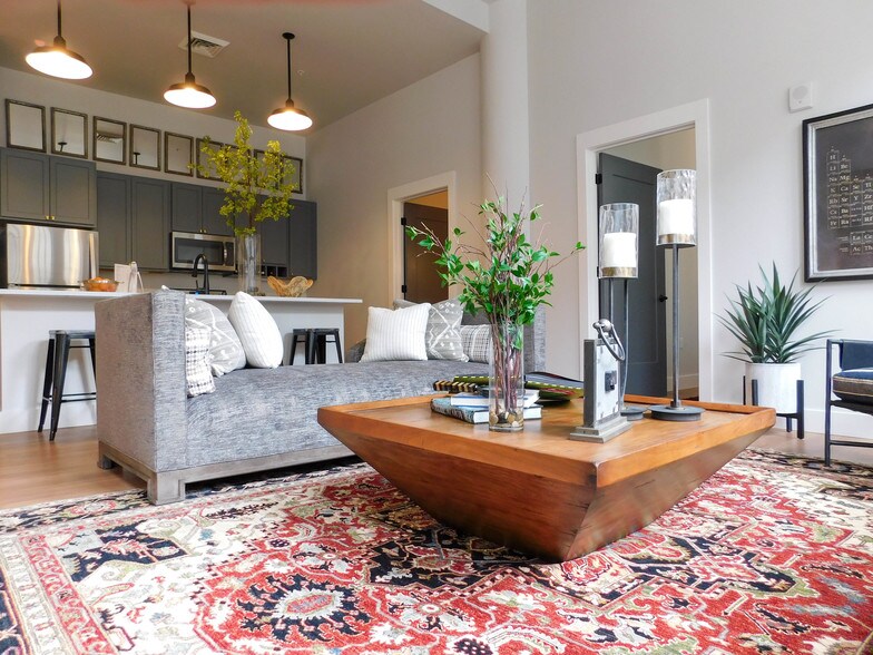 Plankinton Clover 161 W Wisconsin Ave Milwaukee WI 53203 Apartment