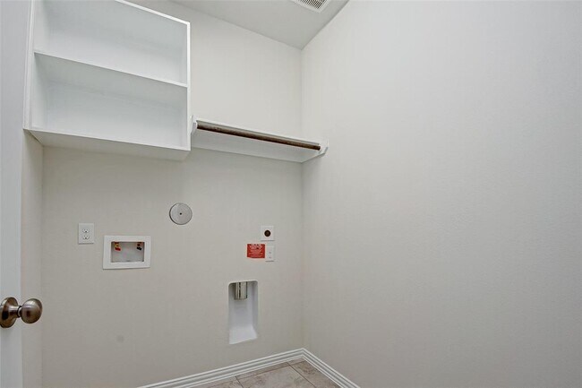 Building Photo - 1006 Warm Summer Dr
