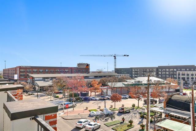 Building Photo - 640 S Pearl Expy