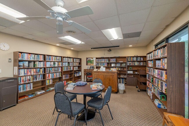 Building Photo - 18081 SE Country Club Dr
