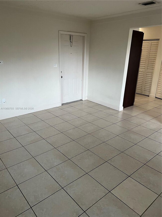 Building Photo - 890 NW 22nd Ct