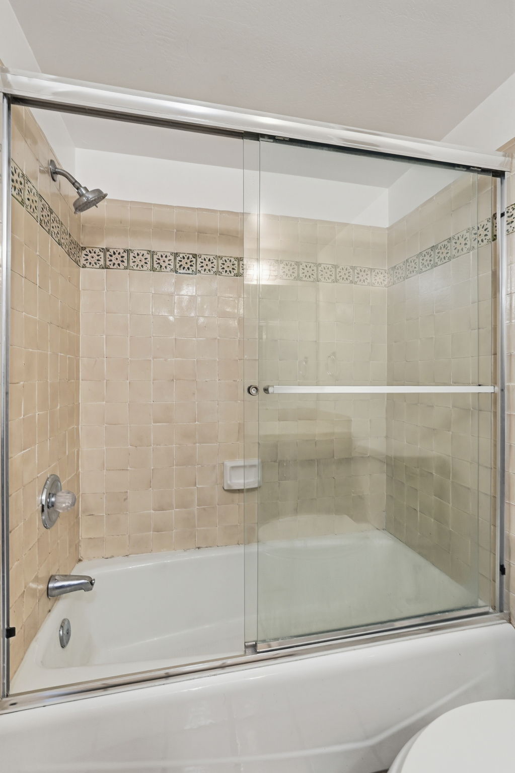 Building Photo - 1449 E Highland Ave