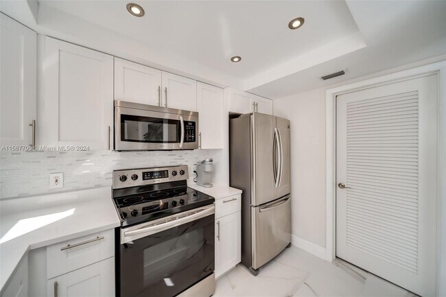 Building Photo - 5450 N Ocean Blvd