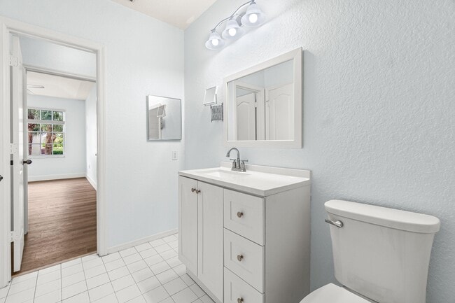 Building Photo - 1503 Belmont Pl