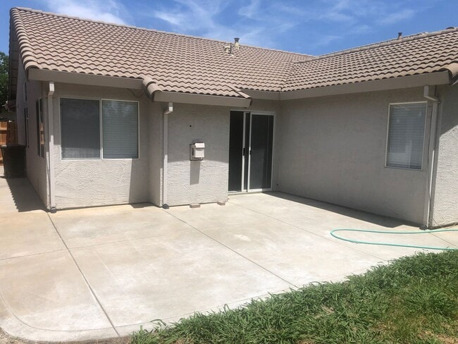 Building Photo - NICE UPDATED HOME IN ELK GROVE!!