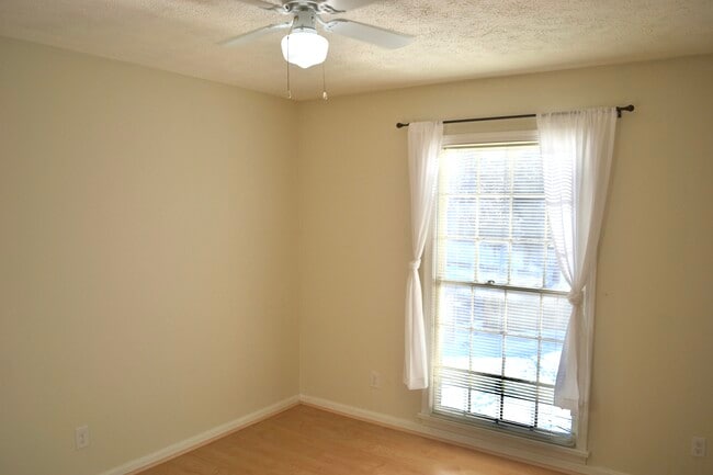 Building Photo - 416 Highwood Dr