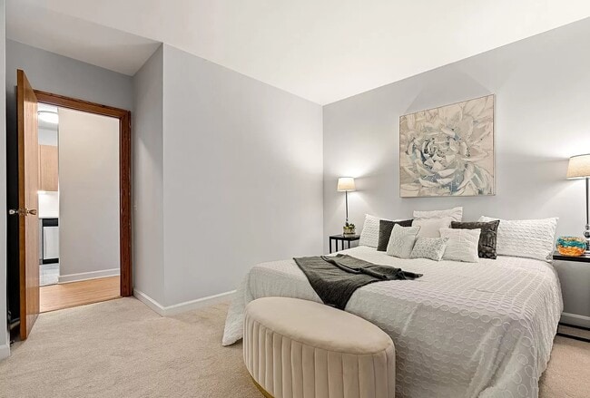 Building Photo - Elegant & Spacious unit for Rent