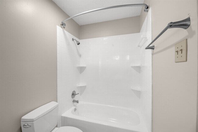 Building Photo - 2302 Doverglen Dr