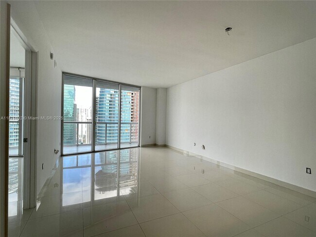 Building Photo - 475 Brickell Ave