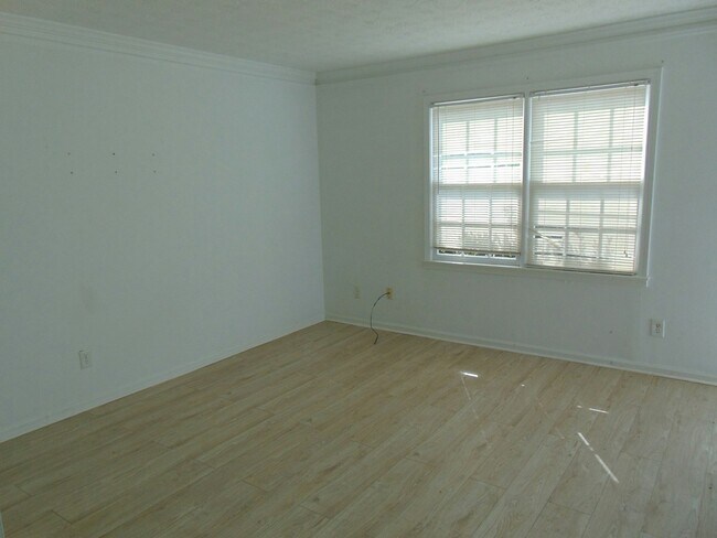 Building Photo - 1750 Southgate Ln SE