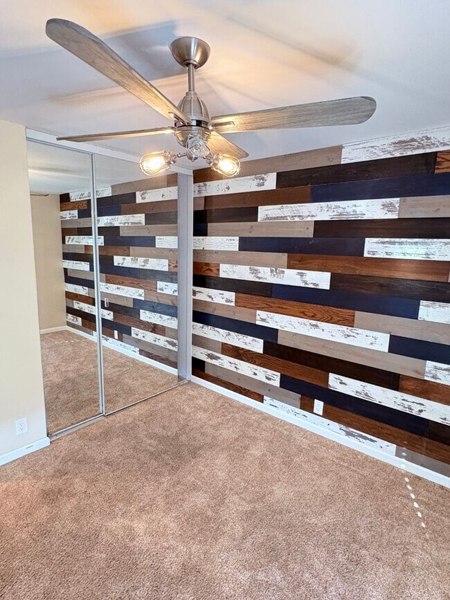 Building Photo - Upgraded 3 bedroom, 2 1/2 bath home with HUGE private yard.  This is a true hidden gem.