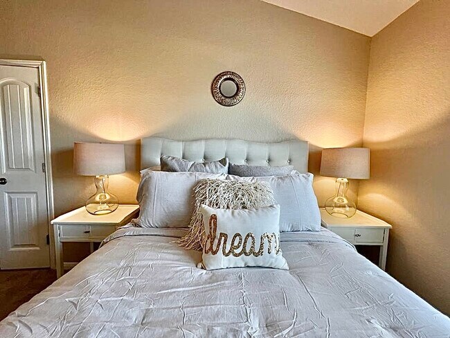 Building Photo - 11235 Silver Rose