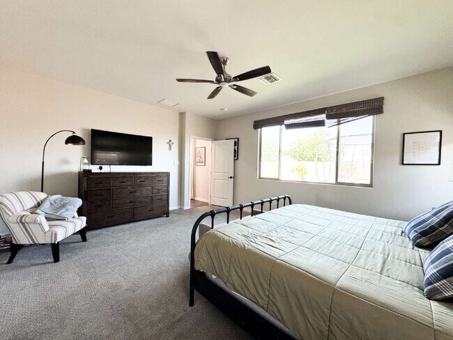 Building Photo - "Spacious 4-Bedroom, 2.5-Bathroom Home in Mesa del Sol!"