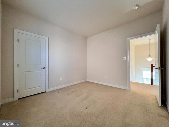 Building Photo - 376 Parkview Ave