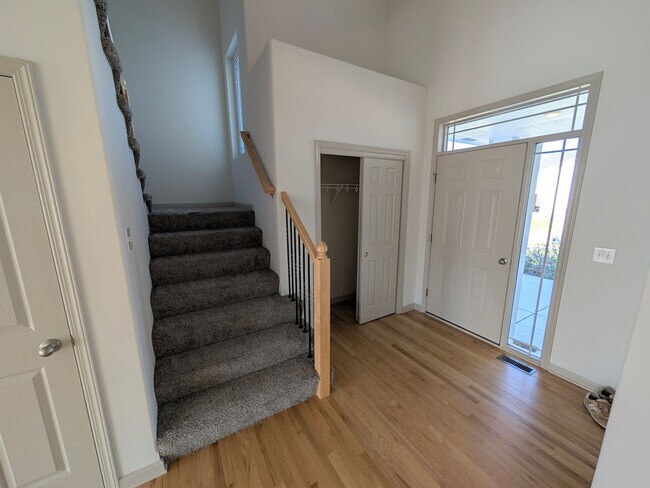 Building Photo - 5011 Clearwater Dr