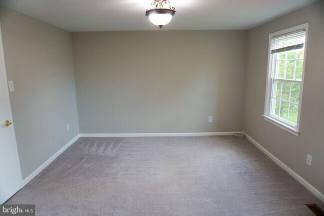 Building Photo - 7341 Crestleigh Cir