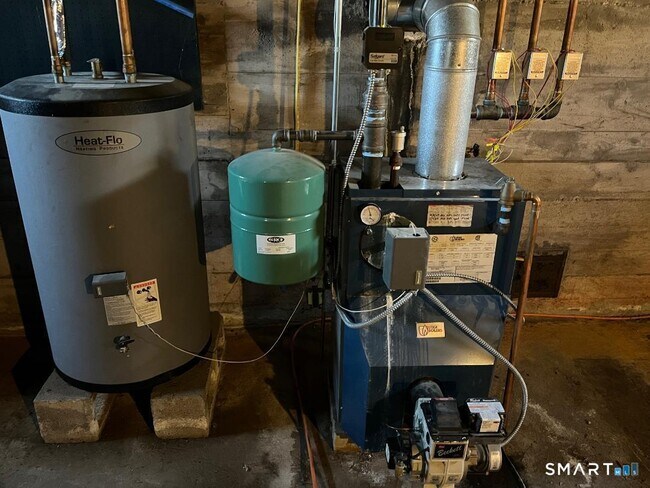 Building Photo - 138 Mountain St