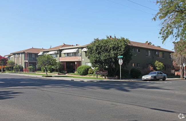Primary Photo - Oak Manor Apartments