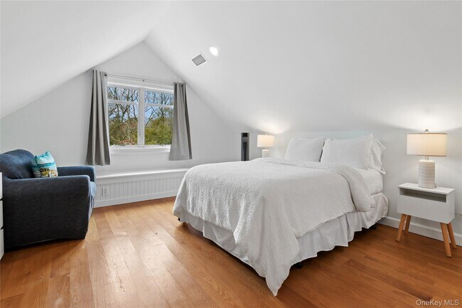 Building Photo - 10 Foxboro Rd