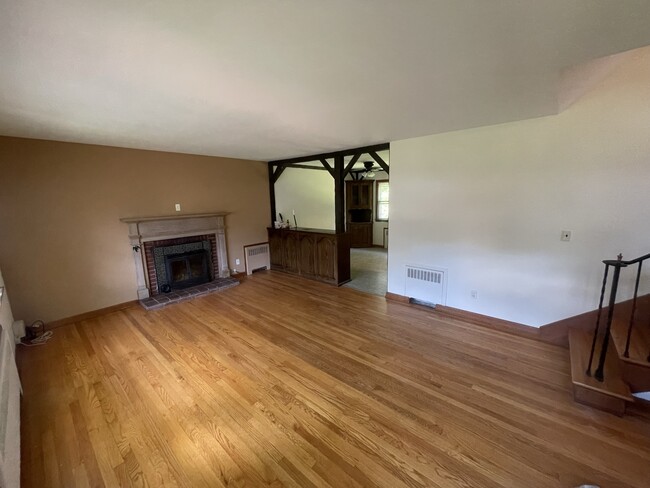 Building Photo - 33 Chestnut St