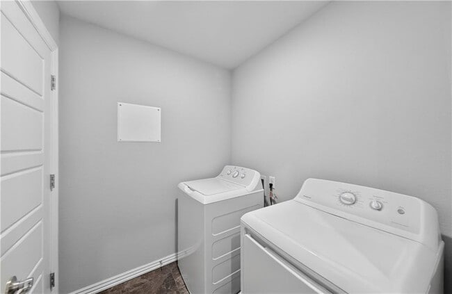 Building Photo - 4559 W Barhem Dr