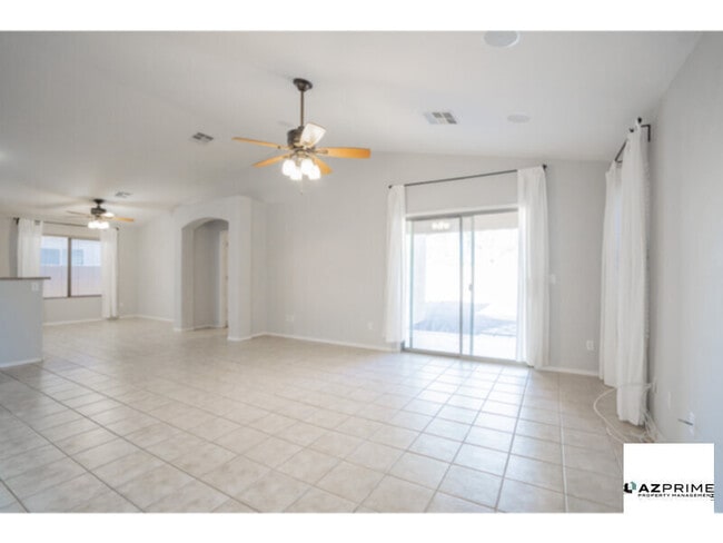 Building Photo - Gorgeous San Tan Valley 4/2 House with Vaulted Ceilings &amp; Spacious Backyard!