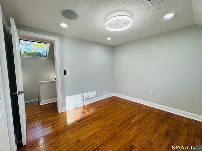 Building Photo - 2 Highland Square