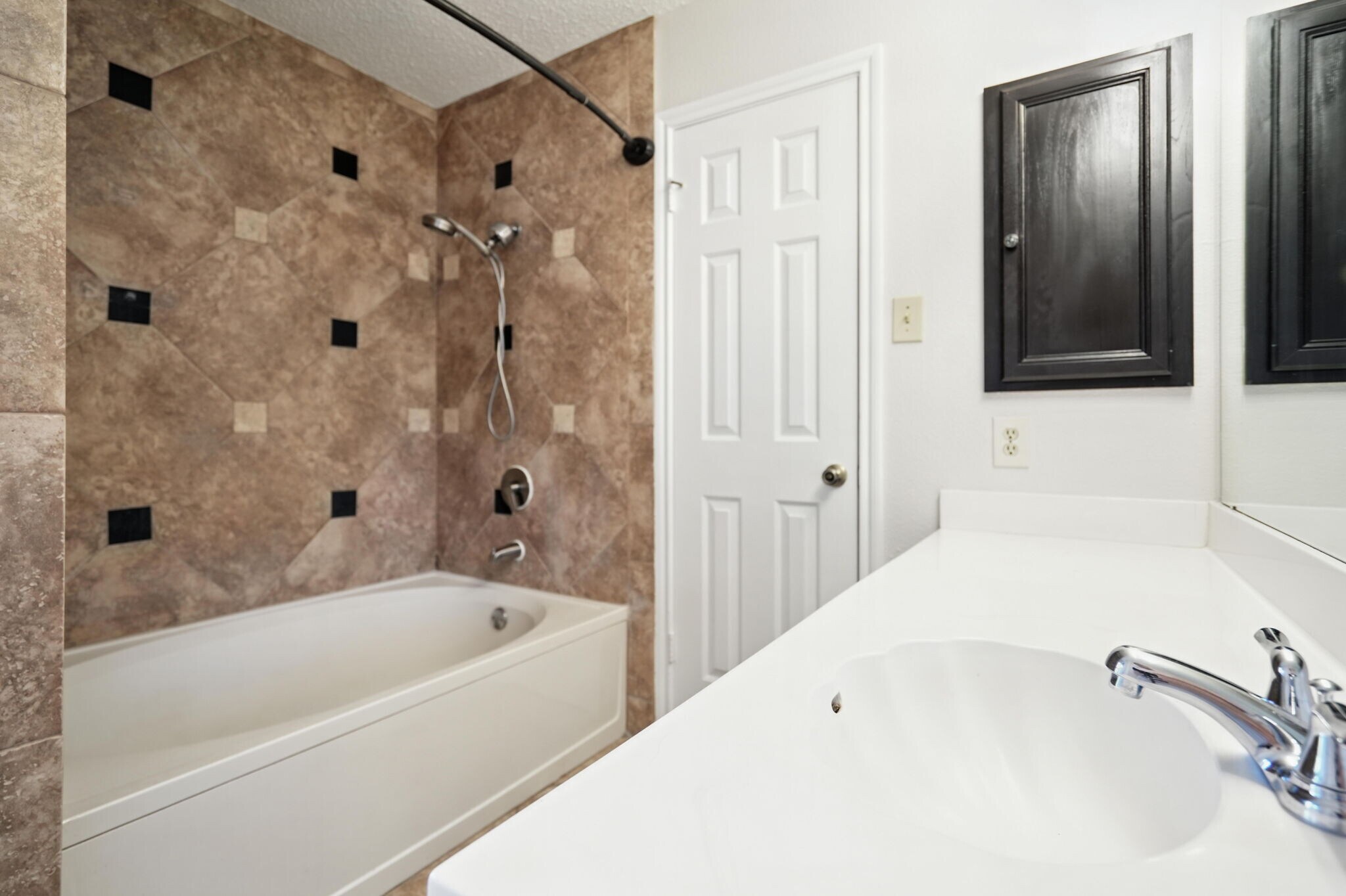 Building Photo - 2802 Redrock Trl
