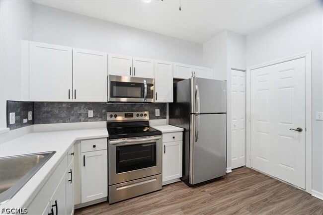 Building Photo - 3630 Pine Oak Cir