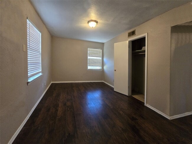 Building Photo - 8307 Bunche Dr