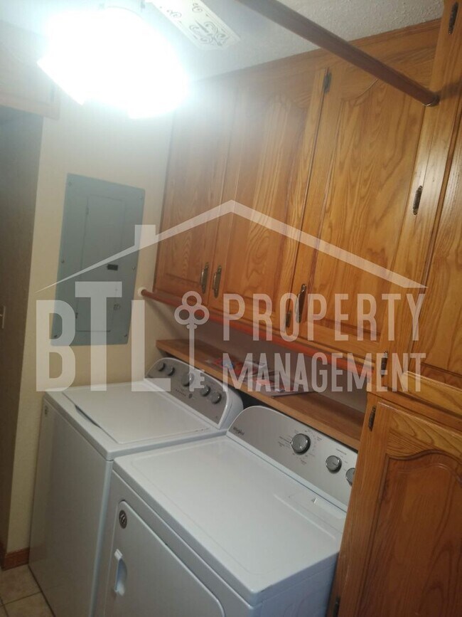 Building Photo - Condo by Lake with RV Spot!! 55+ Community