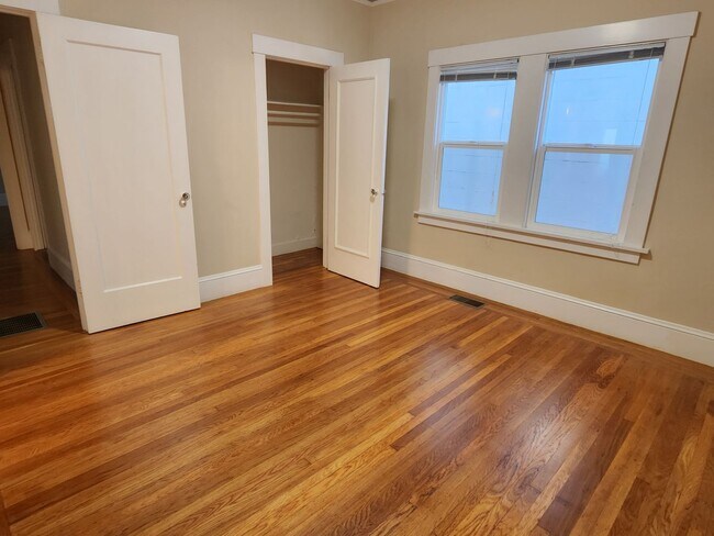 Building Photo - 41st St-343