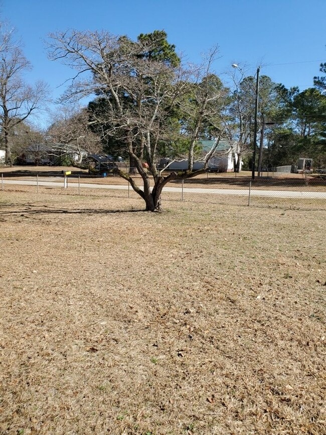 Building Photo - 1511 Converse Ave