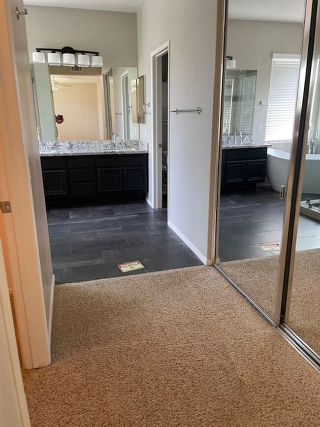 Building Photo - Paloma Del Sol Home