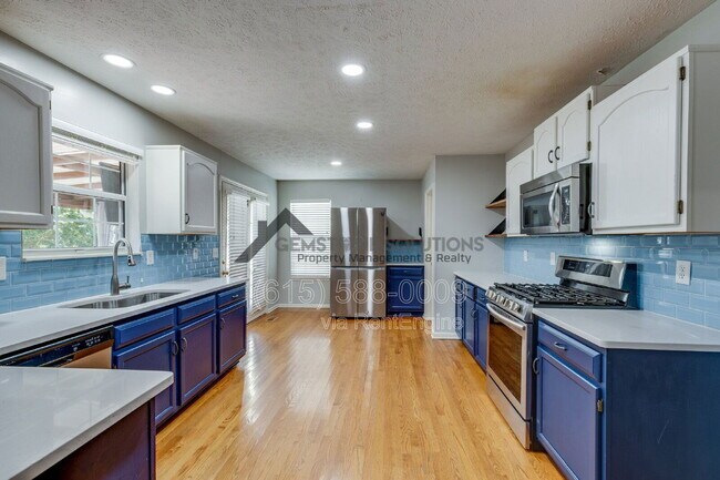 Building Photo - 2214 Falcon Creek Dr