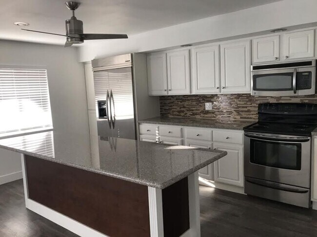Building Photo - 1500 W Rio Salado Pkwy