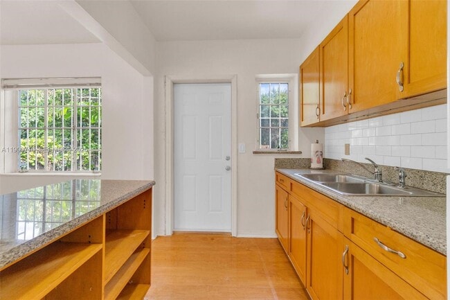 Building Photo - 69 NE 115th St