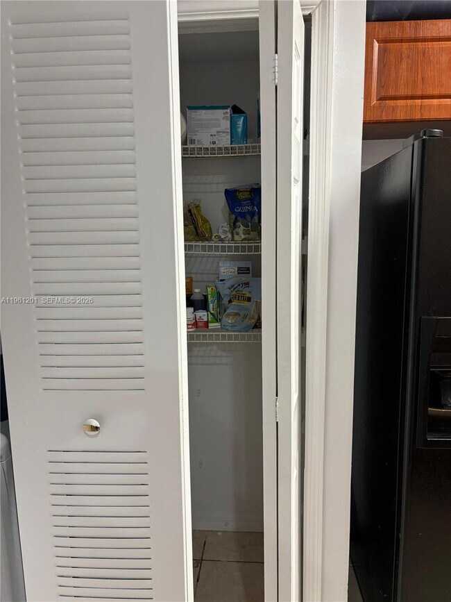 Building Photo - 2907 SE 15th Terrace