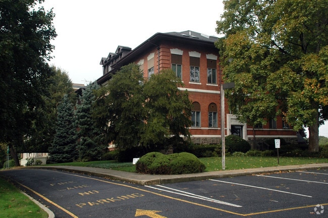 Building Photo - The Browning House