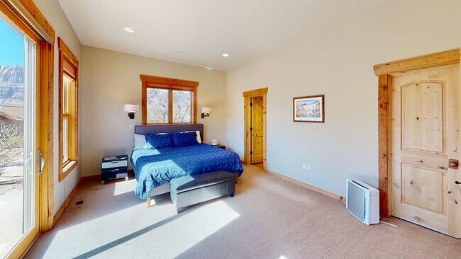 Building Photo - Luxurious and comfortable living experience