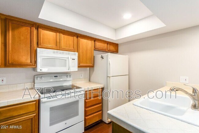 Building Photo - 746 E Morningside Dr