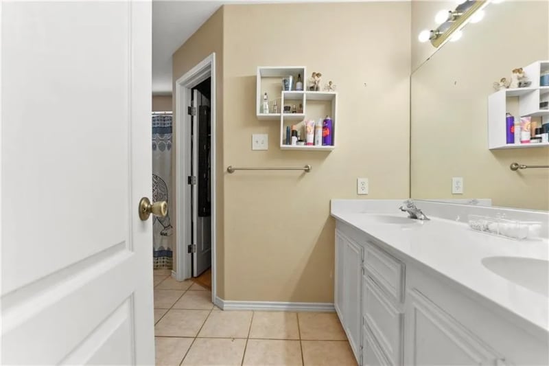 Building Photo - 7141 Cano Ln